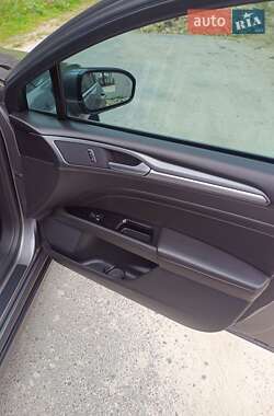 Седан Ford Fusion 2013 в 