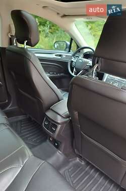Седан Ford Fusion 2013 в 