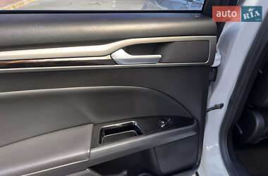 Седан Ford Fusion 2013 в 