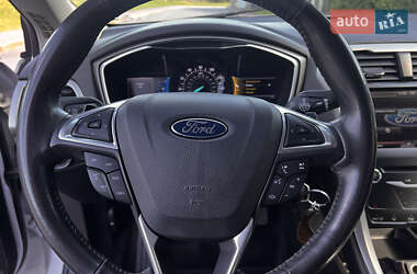 Седан Ford Fusion 2013 в 