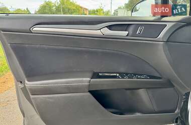 Седан Ford Fusion 2013 в 