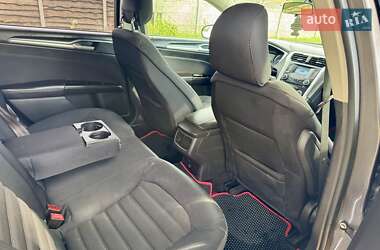 Седан Ford Fusion 2013 в 