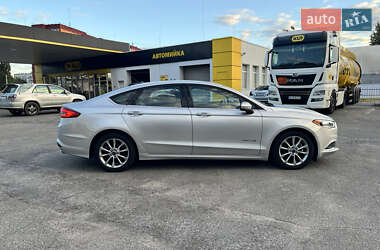 Седан Ford Fusion 2017 в 