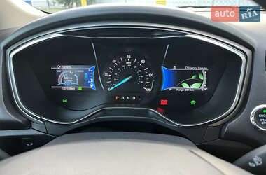 Седан Ford Fusion 2017 в 