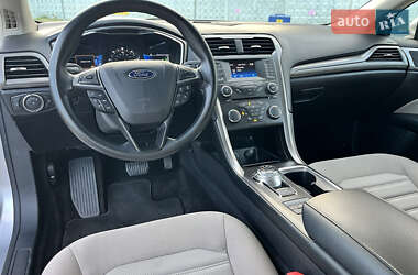 Седан Ford Fusion 2017 в 