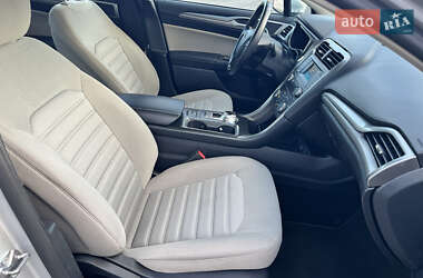 Седан Ford Fusion 2017 в 