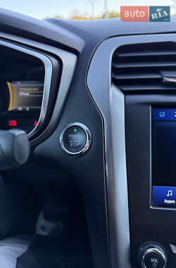 Седан Ford Fusion 2017 в 