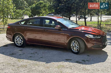 Седан Ford Fusion 2016 в 