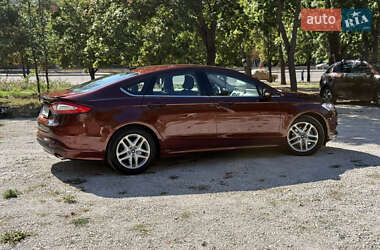 Седан Ford Fusion 2016 в 