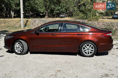 Седан Ford Fusion 2016 в 