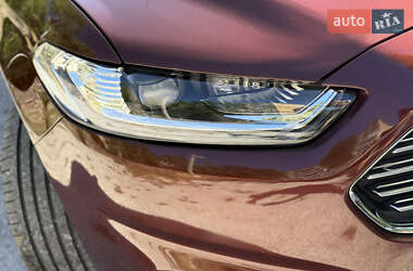 Седан Ford Fusion 2016 в 