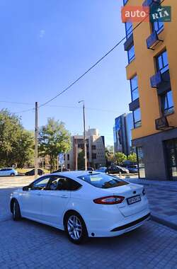 Седан Ford Fusion 2015 в 