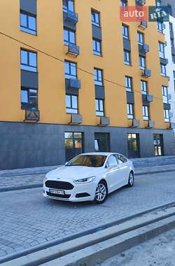 Седан Ford Fusion 2015 в 