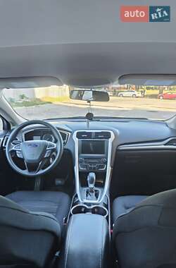 Седан Ford Fusion 2015 в 