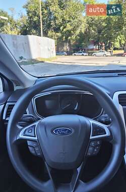 Седан Ford Fusion 2015 в 