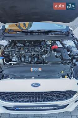Седан Ford Fusion 2015 в 