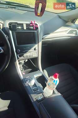 Седан Ford Fusion 2019 в 