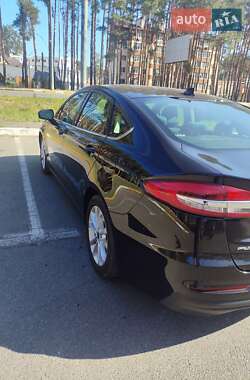 Седан Ford Fusion 2019 в 