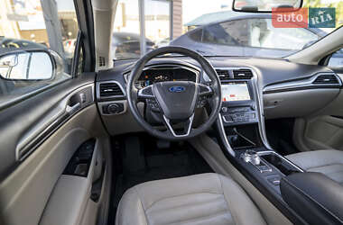 Седан Ford Fusion 2016 в 