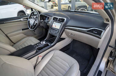 Седан Ford Fusion 2016 в 