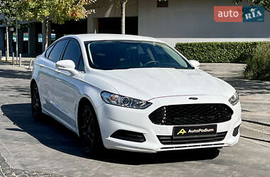 Седан Ford Fusion 2015 в 