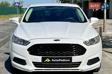 Седан Ford Fusion 2015 в 