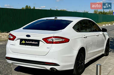Седан Ford Fusion 2015 в 