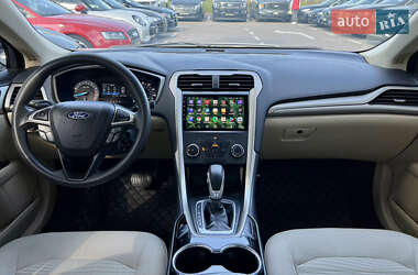 Седан Ford Fusion 2015 в 