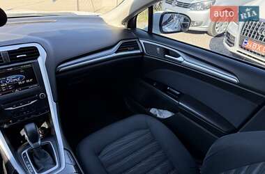 Седан Ford Fusion 2016 в 