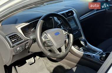 Седан Ford Fusion 2016 в 