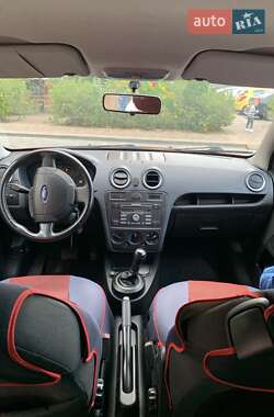 Хэтчбек Ford Fusion 2008 в 