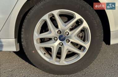Седан Ford Fusion 2013 в 