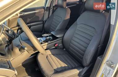 Седан Ford Fusion 2013 в 