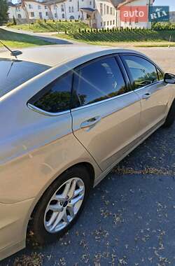 Седан Ford Fusion 2016 в 