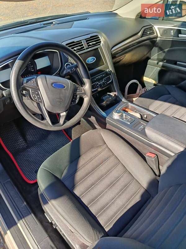 Седан Ford Fusion 2016 в Дрогобичі