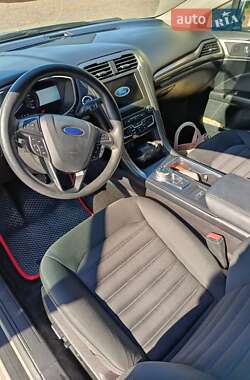 Седан Ford Fusion 2016 в 