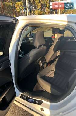 Седан Ford Fusion 2017 в 