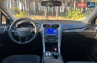 Седан Ford Fusion 2017 в 