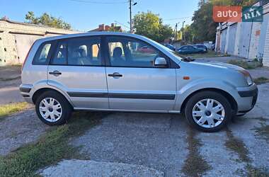 Хэтчбек Ford Fusion 2006 в 