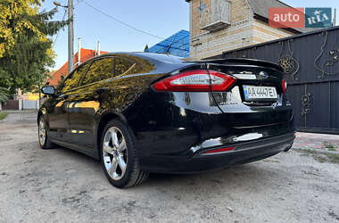 Седан Ford Fusion 2013 в 