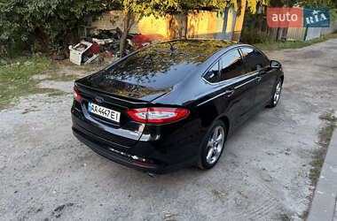Седан Ford Fusion 2013 в 