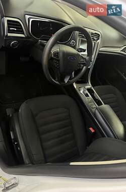 Седан Ford Fusion 2016 в 