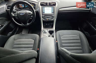 Седан Ford Fusion 2017 в 