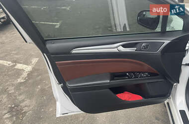 Седан Ford Fusion 2015 в 