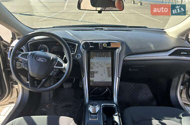 Седан Ford Fusion 2017 в 