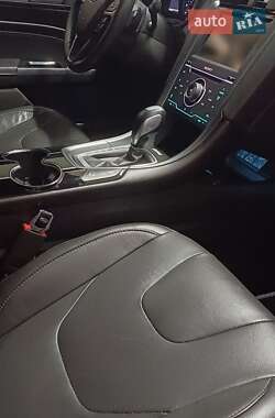 Седан Ford Fusion 2013 в 
