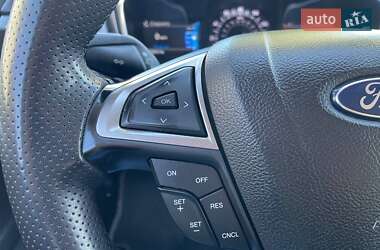 Седан Ford Fusion 2017 в 