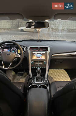 Седан Ford Fusion 2013 в 