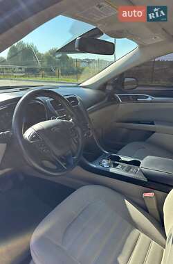 Седан Ford Fusion 2017 в 
