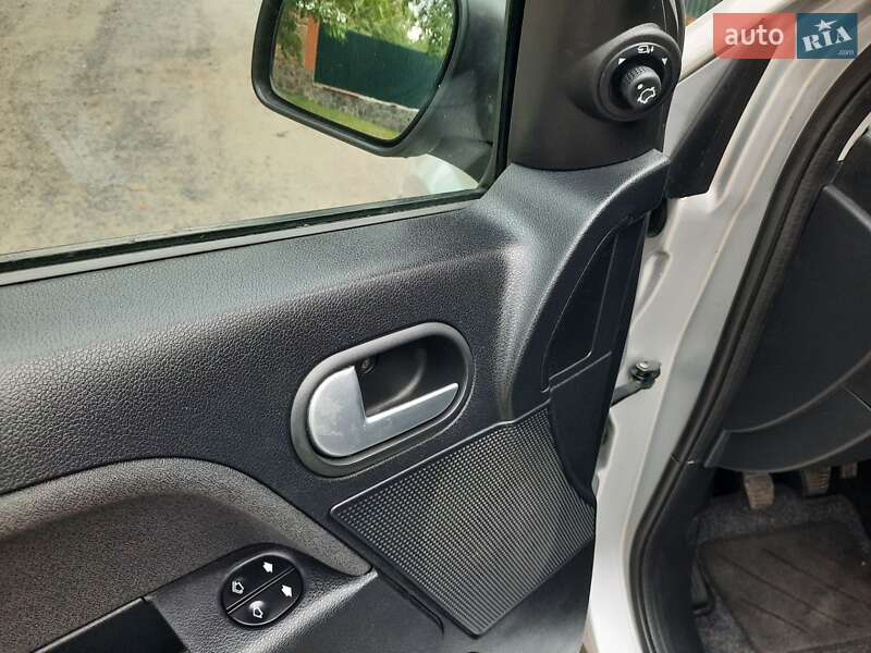 Хэтчбек Ford Fusion 2006 в Полтаве фото 44 Хэтчбек Ford Fusion 2006 в Полтаве